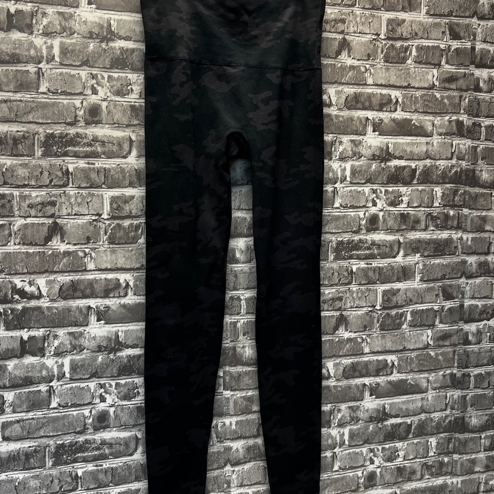 SPANX - Picture 2 of 6